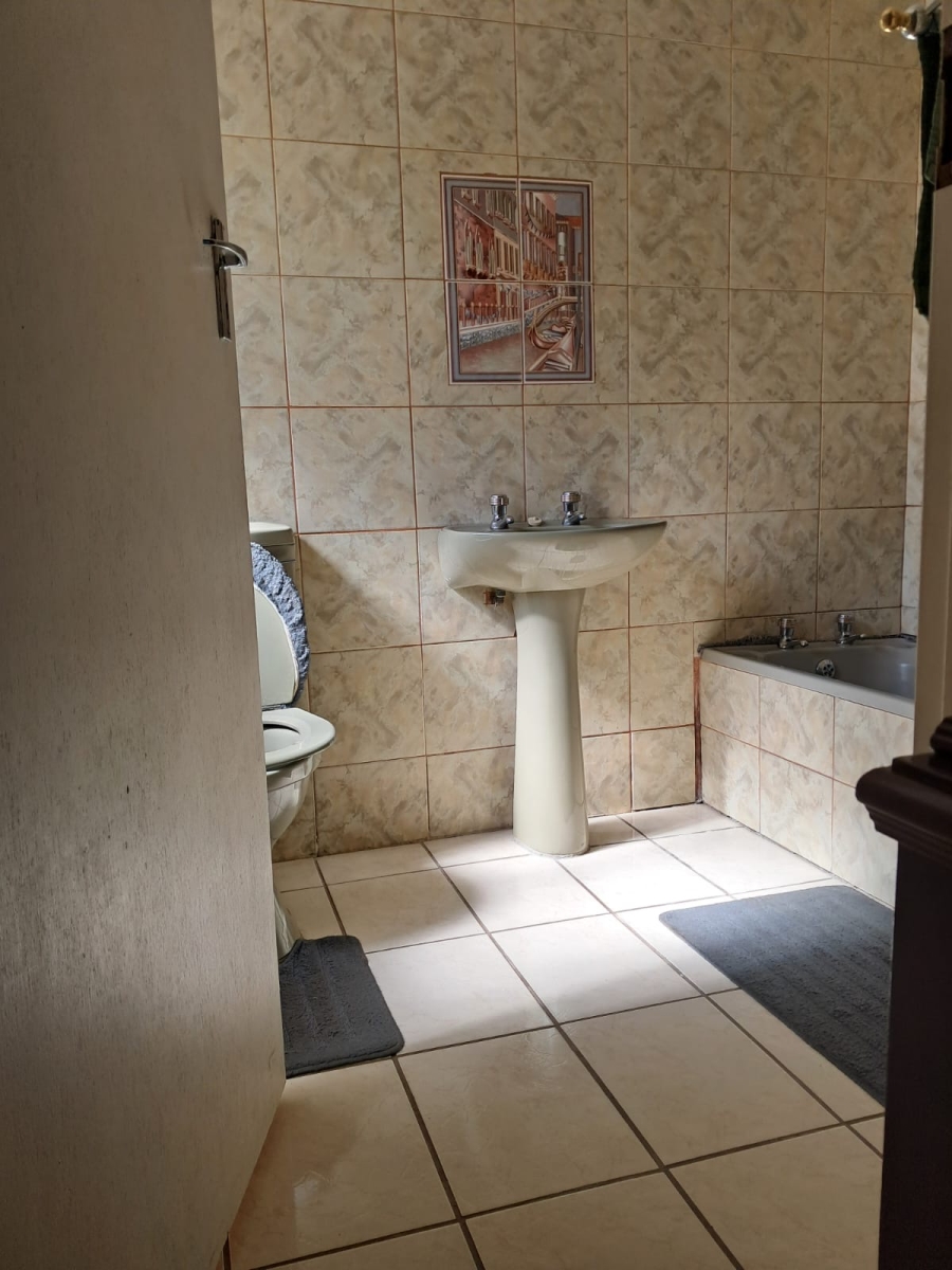 4 Bedroom Property for Sale in Grahamstown Central Eastern Cape